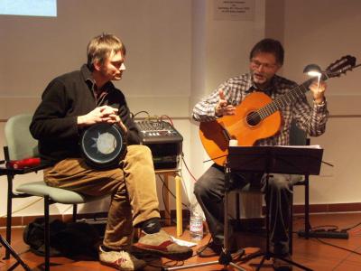 Der Gitarrenlehrer Kai Michaels mit Alexander Doll